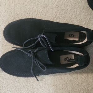 Ugg Woodlyn moc size 8.5 Never worn